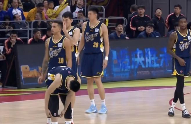 乐鱼体育-主场40分惨败上海，广东宏远创队史第三大输球分差