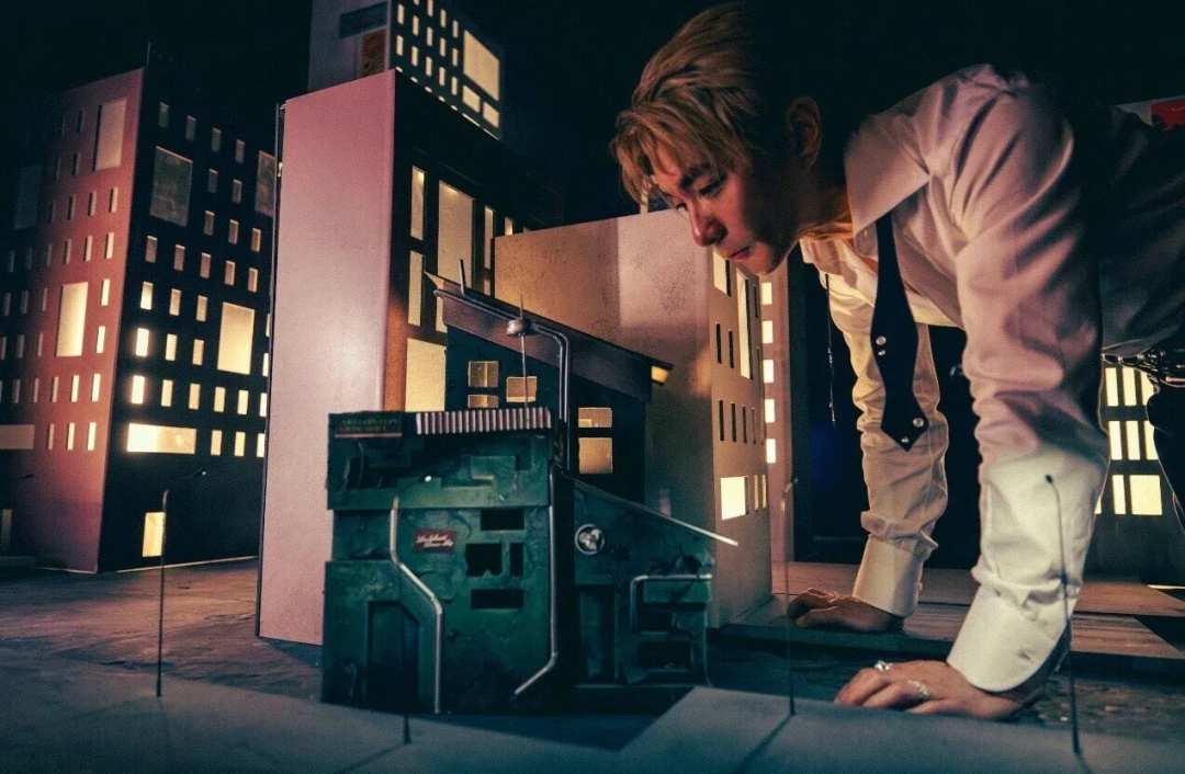 46岁香港知名歌手正式加盟英皇娱乐,结束近五年独立歌手生涯