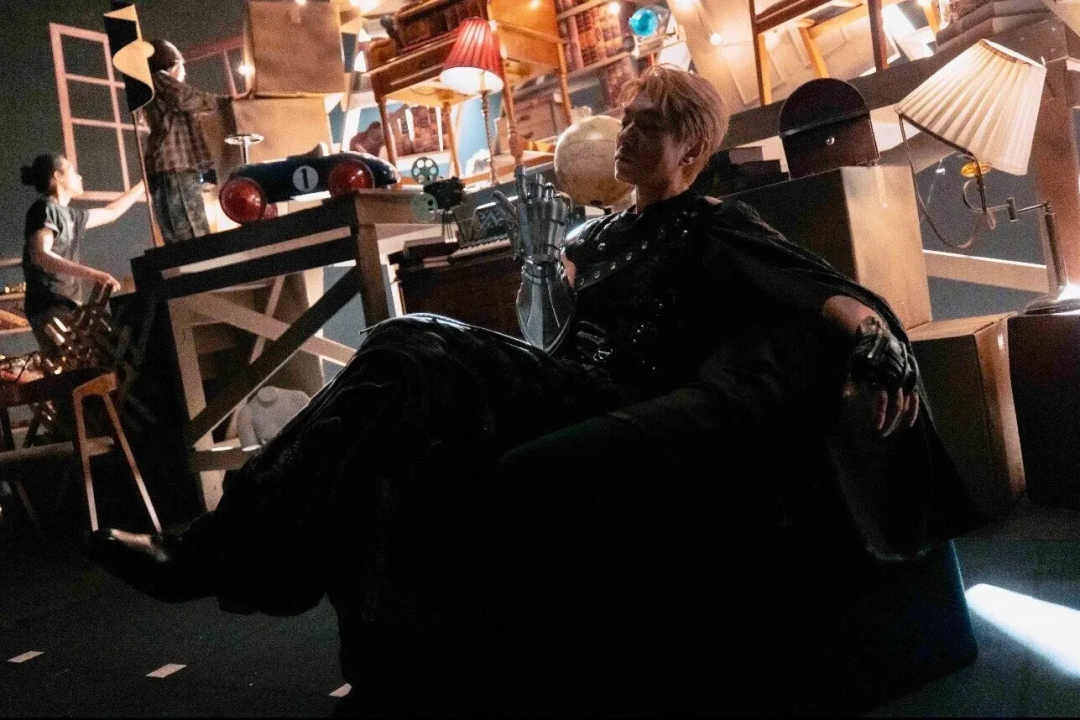 46岁香港知名歌手正式加盟英皇娱乐,结束近五年独立歌手生涯