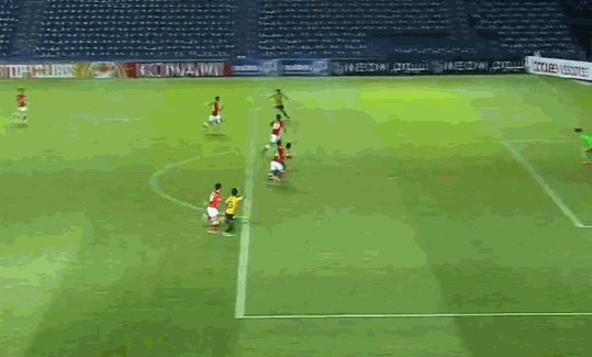 1625845696616039186.gif 乐鱼体育官方网站-【亚冠】宁浩旭造对手乌龙 广州队1比5泰港6战全败