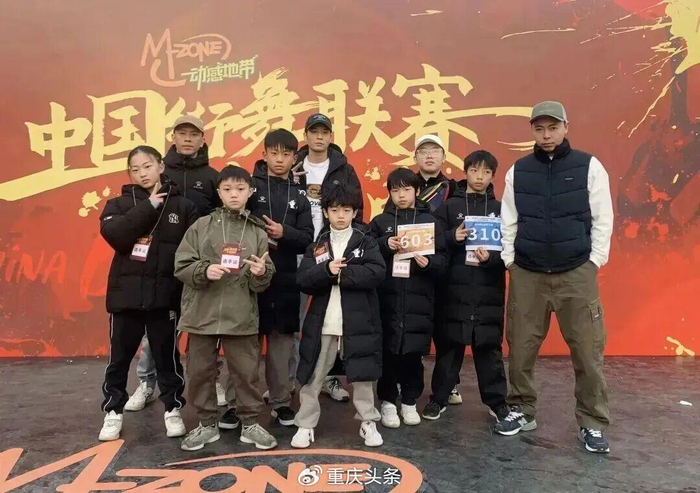 乐鱼官网-13岁霹雳舞少年巴黎夺冠 身后站着一群“造梦者”|李勇秋|重庆|沙坪坝|街舞|教练_新浪体育_新浪新闻