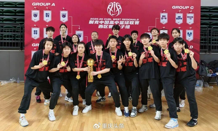 乐鱼官网-13岁霹雳舞少年巴黎夺冠 身后站着一群“造梦者”|李勇秋|重庆|沙坪坝|街舞|教练_新浪体育_新浪新闻